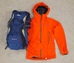 Lo zaino è indispensabile ed al suo interno non può mancare un guscio in caso di vento o forti cali termici.